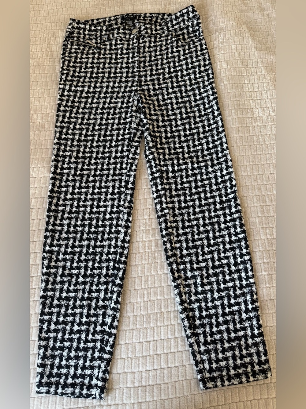 Soho Black & White Houndstooth Cropped Pants
